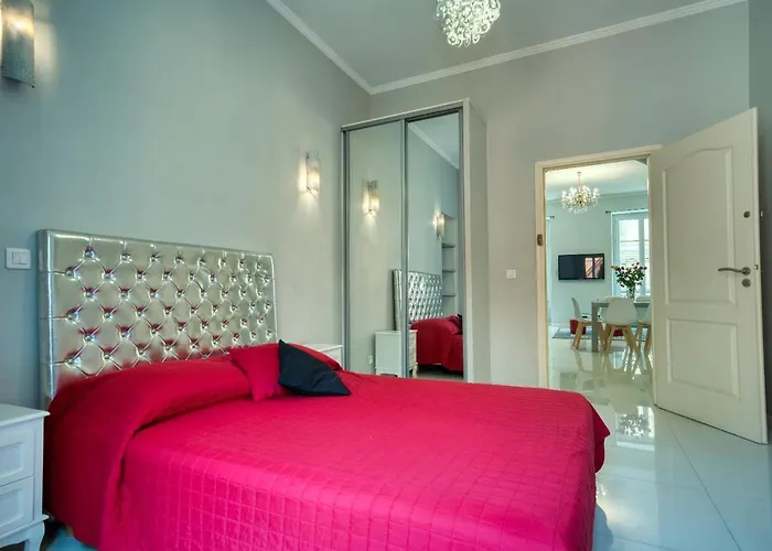 Lusso 5 Beds Central Apartment
